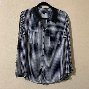 Torrid Women’s Plus Faux Leather Collar Houndstooth Button Down Shirt 1X